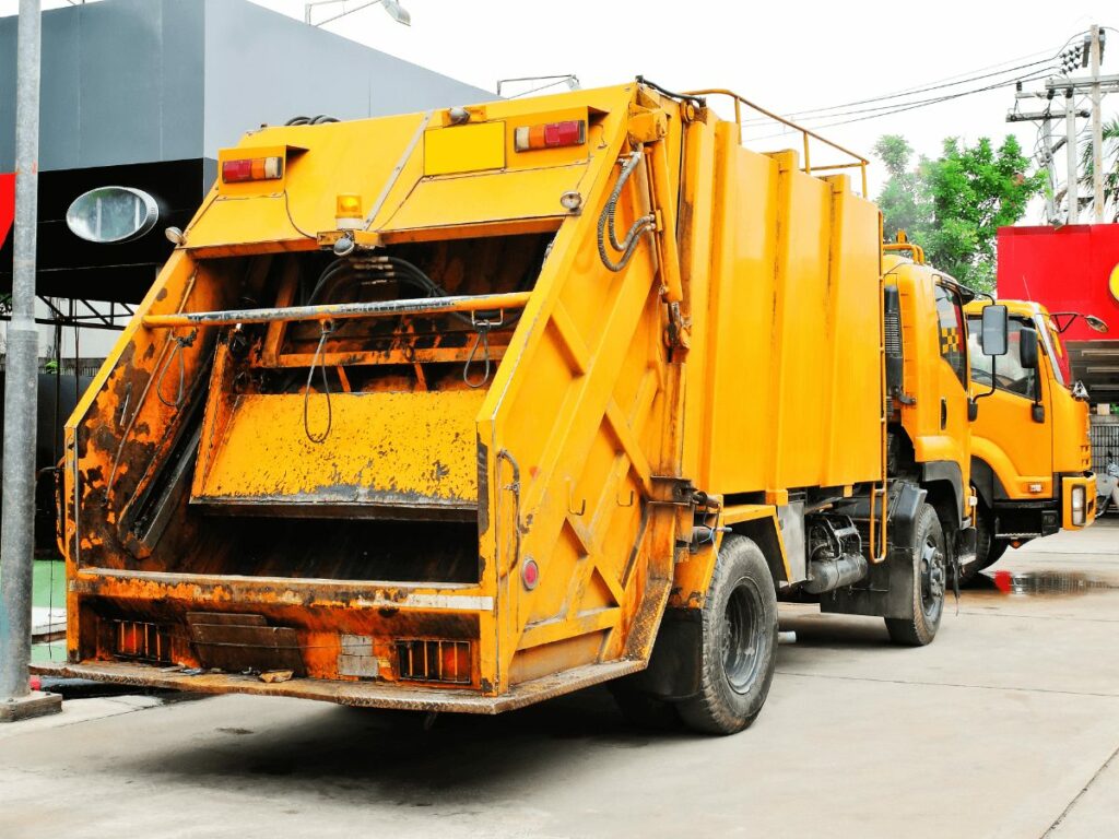 chinese garbage truck 2