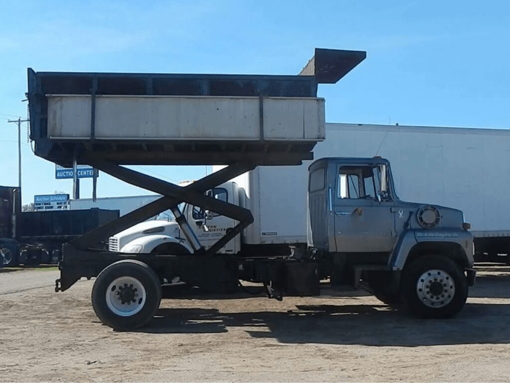 scissor lift dump truck 2