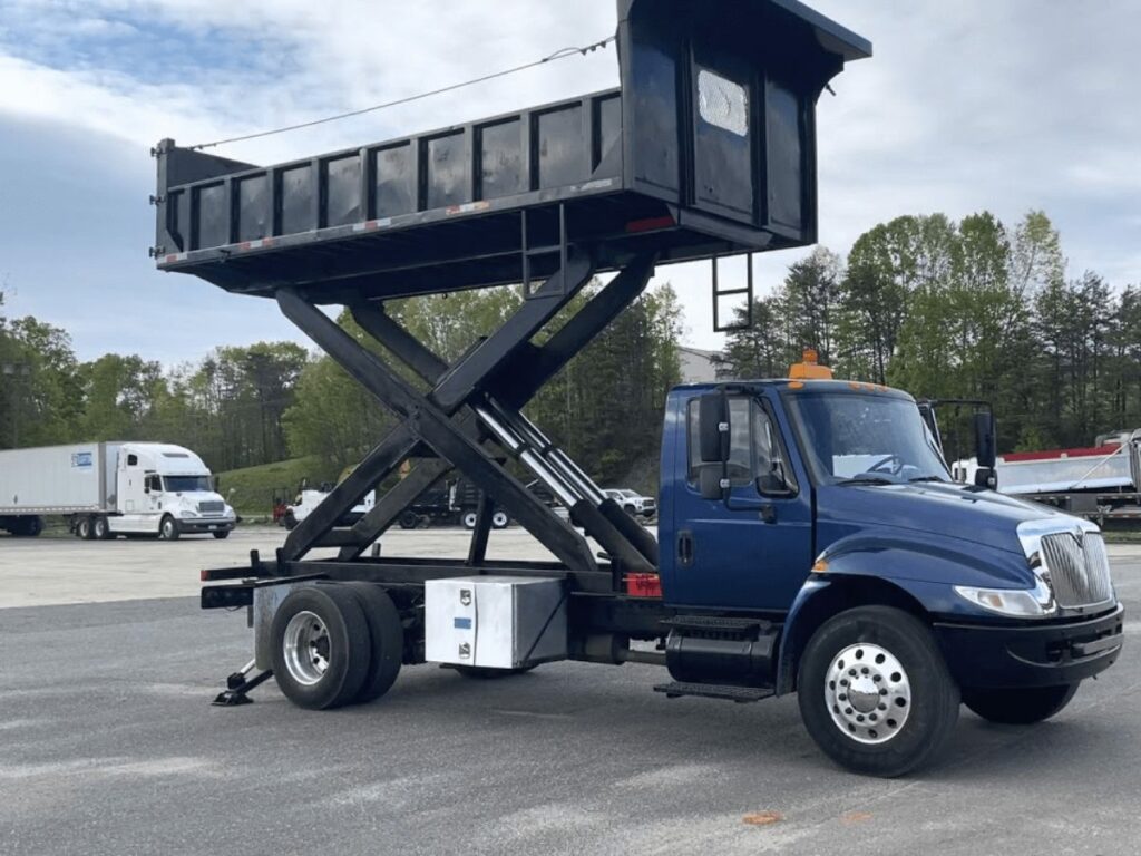 scissor lift dump truck 4