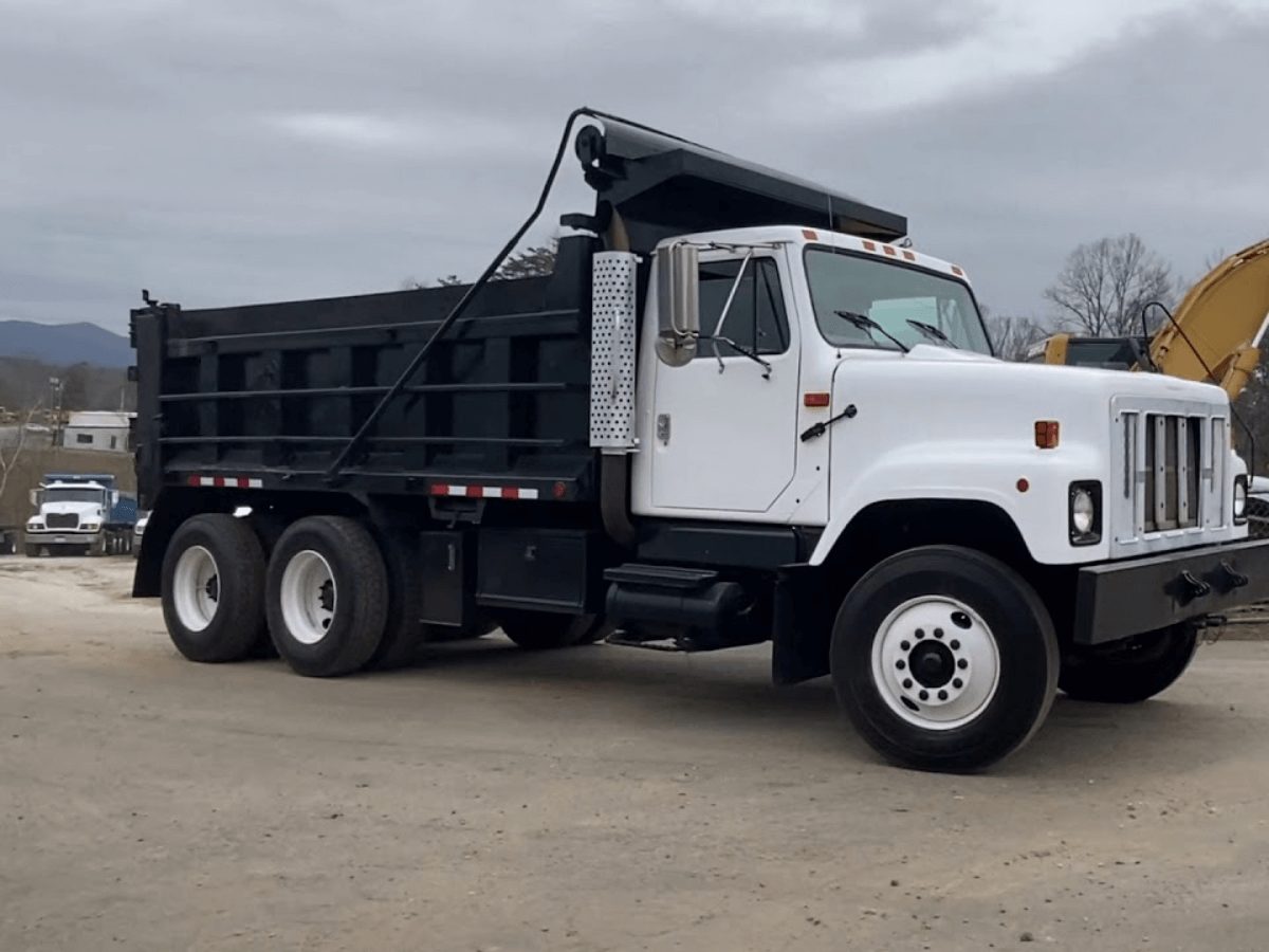 Tandem Dump Truck | Pilotruck